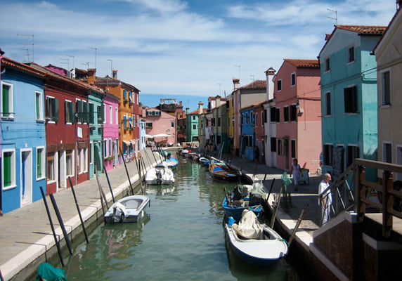 Progetti Wanduhr Burano purple, orange, green and light blue