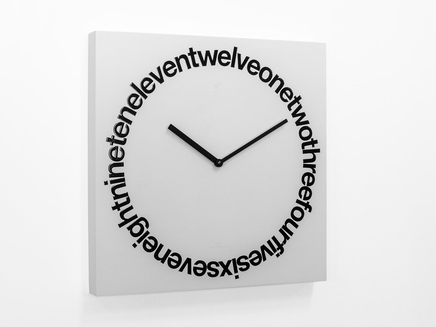 Progetti Wanduhr Dodici white (english writing)
