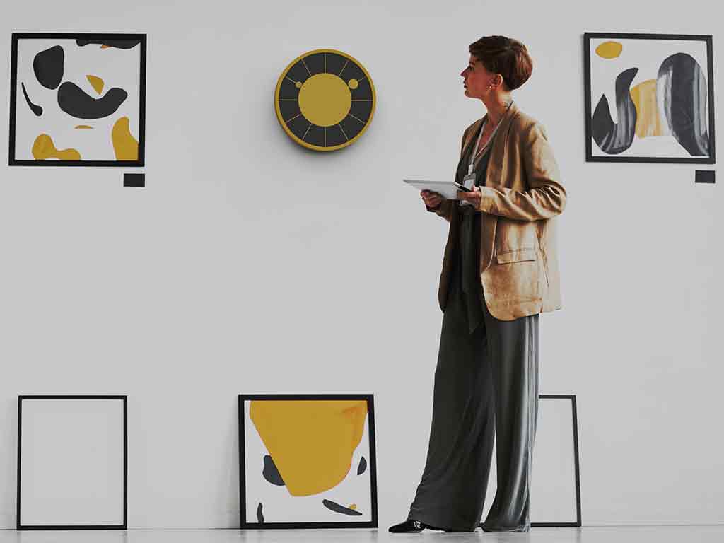 Progetti Wanduhr Roulette mustard yellow